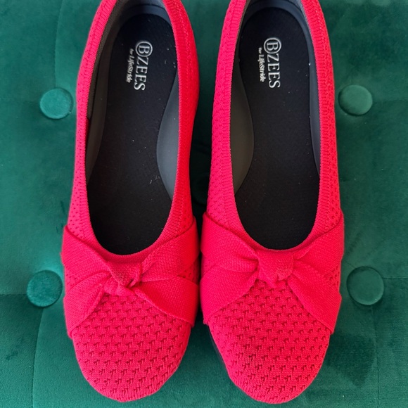 Bzees Shoes - Life-stride 🫐 Bzees Women's Vibrant Red Flats with Bow Shoes